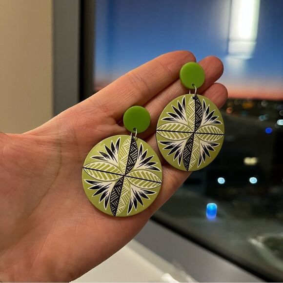 Bohemian Style Handmade Acrylic Tropical Flower Round Earrings - Picture 5 of 10